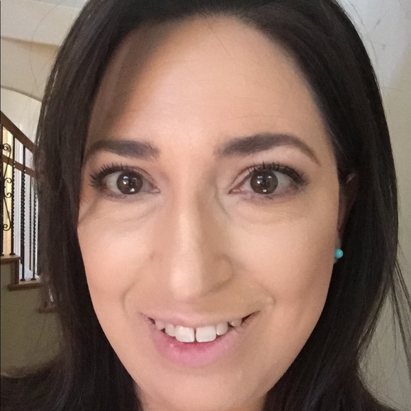 Meet your Posher, Lisa - Picture 1 of 1